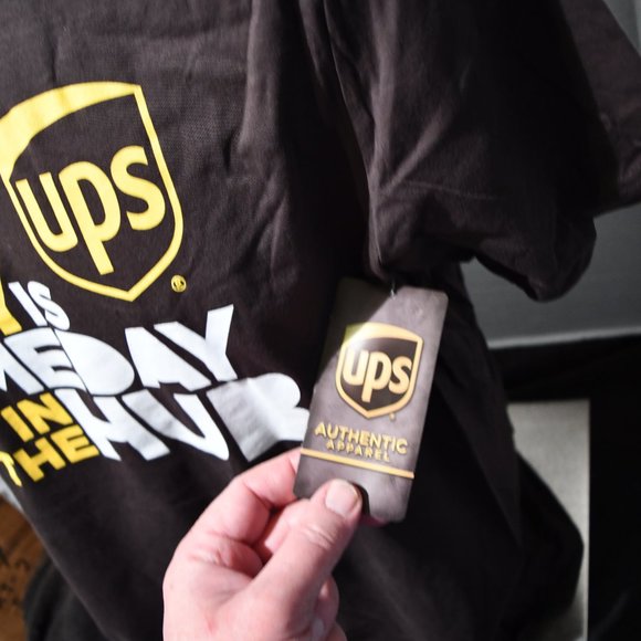 UPS (United Parcel Service) T-shirt Everyday is Gameday in the Hub Mens XL NWT - Picture 4 of 5